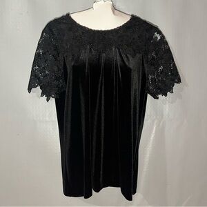 Karl Lagerfeld.   Women’s Velour Top Sz medium NWOT!!